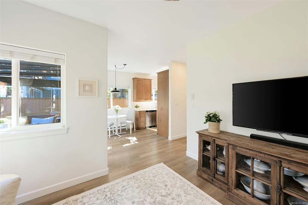 2563 Shelbourne Street, Victoria, BC, V8R 4L7 - 12