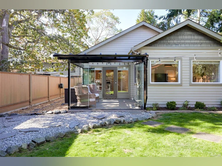 2563 Shelbourne Street, Victoria, BC, V8R 4L7 - 69