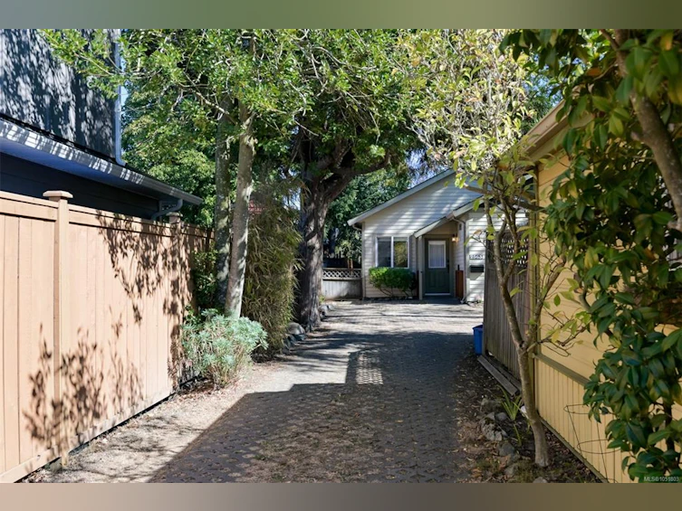 2563 Shelbourne Street, Victoria, BC, V8R 4L7 - 3