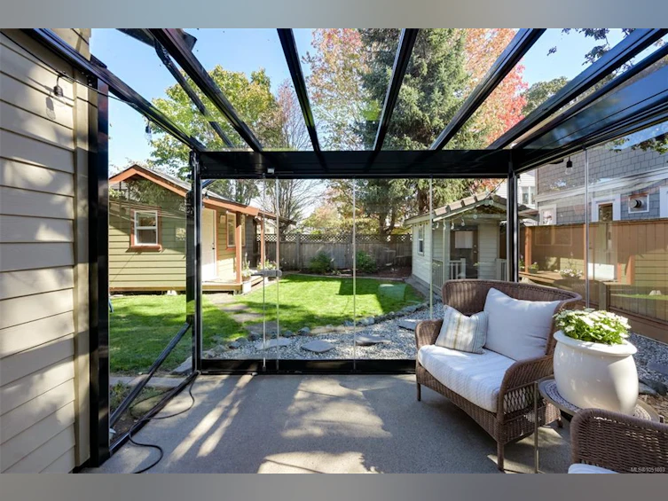 2563 Shelbourne Street, Victoria, BC, V8R 4L7 - 24
