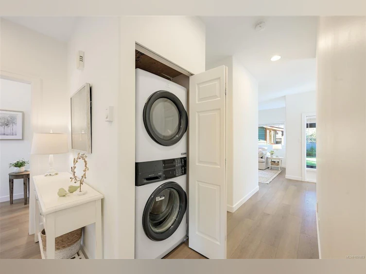 2563 Shelbourne Street, Victoria, BC, V8R 4L7 - 45