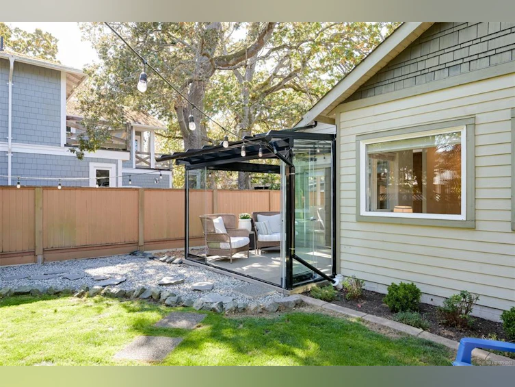 2563 Shelbourne Street, Victoria, BC, V8R 4L7 - 59