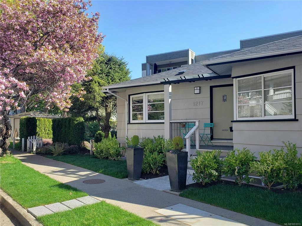 1217 Fairfield Road, Victoria, BC, V8V 3B3