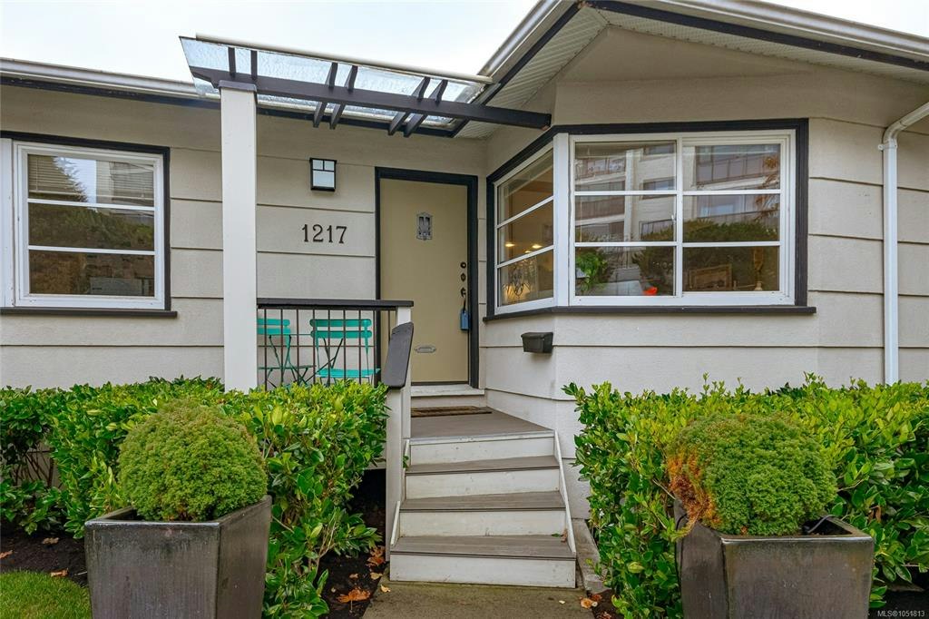 1217 Fairfield Road, Victoria, BC, V8V 3B3
