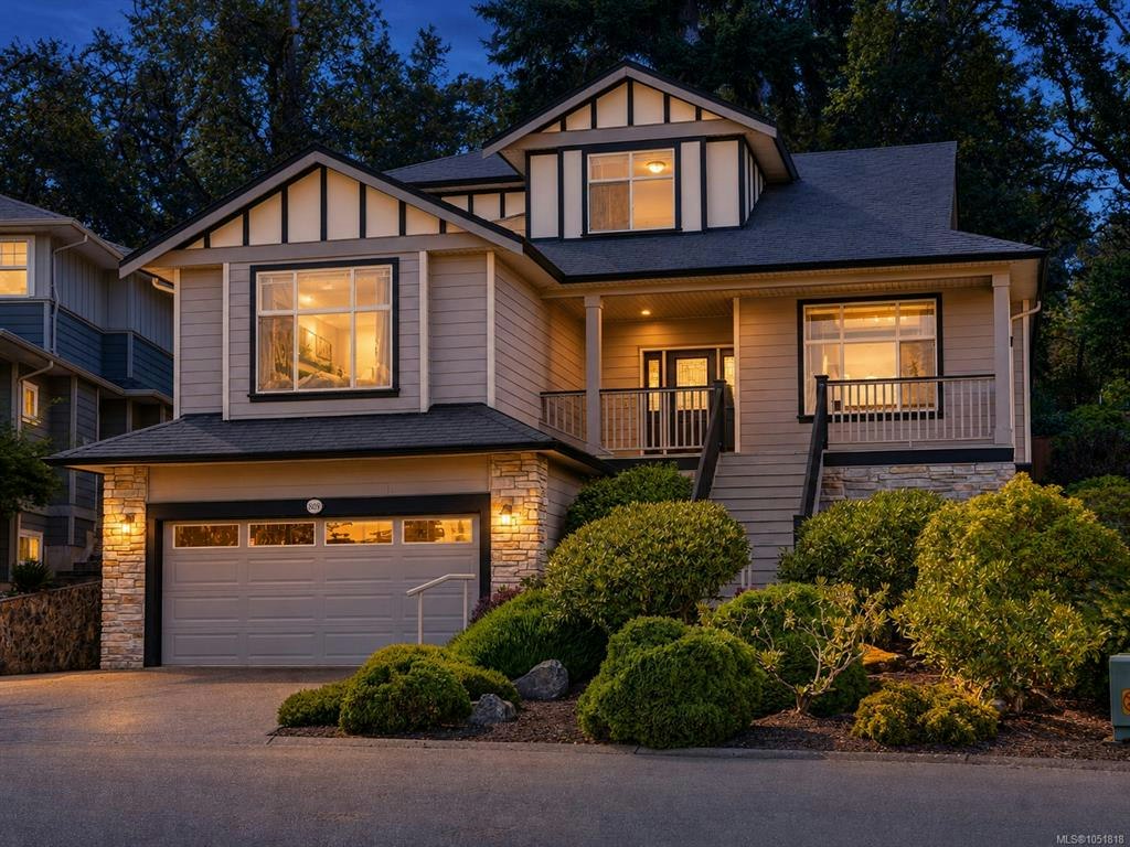 809 Rogers Way, Saanich, BC, V8X 5L1