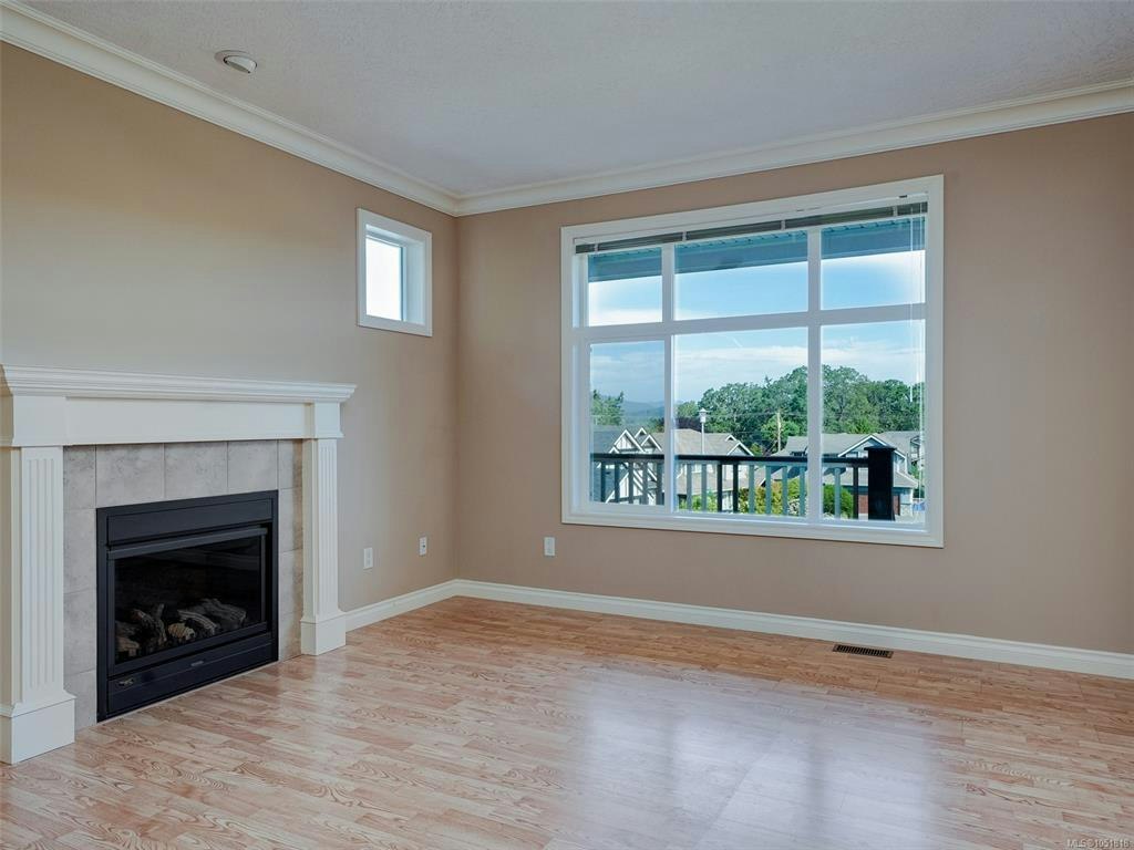 809 Rogers Way, Saanich, BC, V8X 5L1 - 6