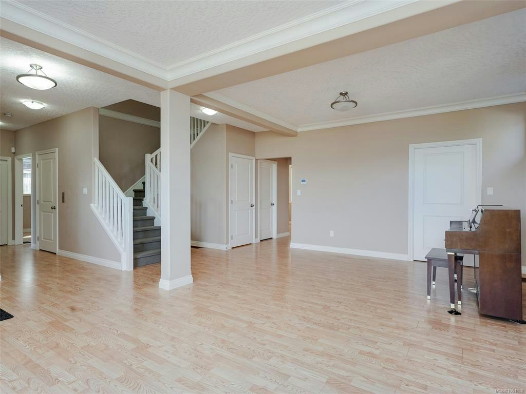 809 Rogers Way, Saanich, BC, V8X 5L1 - 7