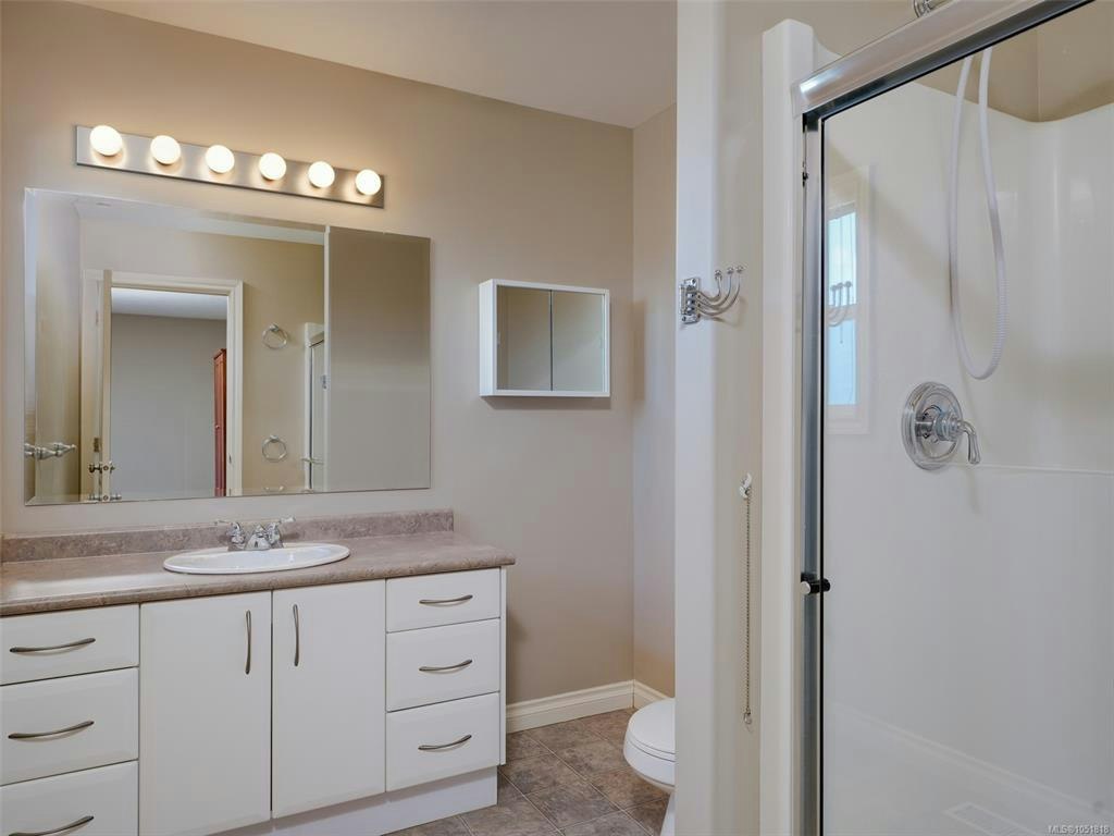 809 Rogers Way, Saanich, BC, V8X 5L1 - 27