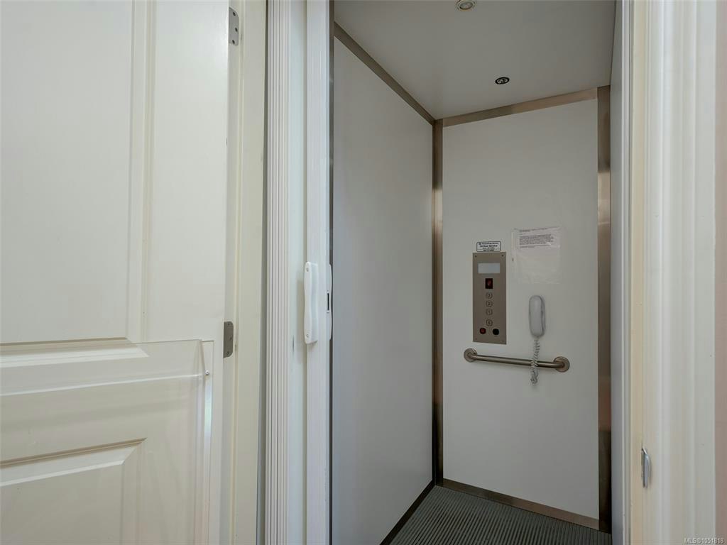 809 Rogers Way, Saanich, BC, V8X 5L1 - 20