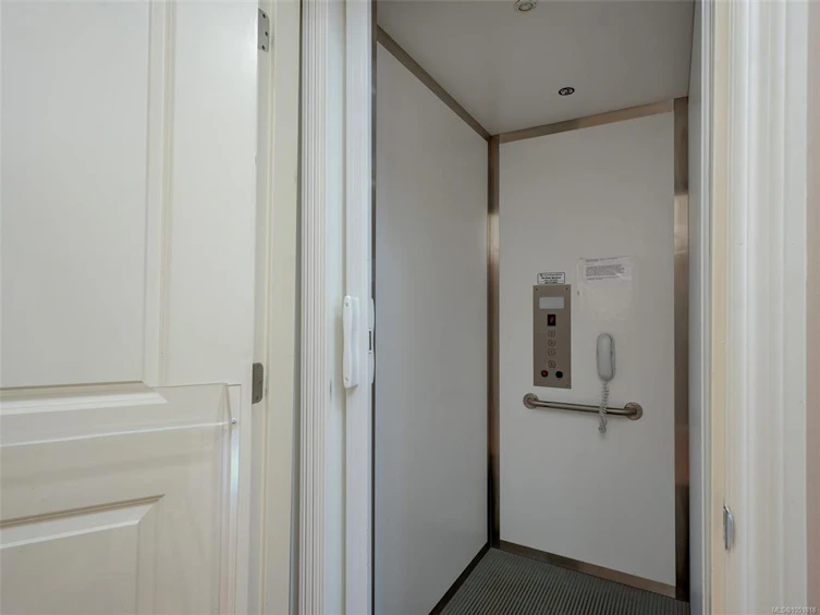 809 Rogers Way, Saanich, BC, V8X 5L1 - 20