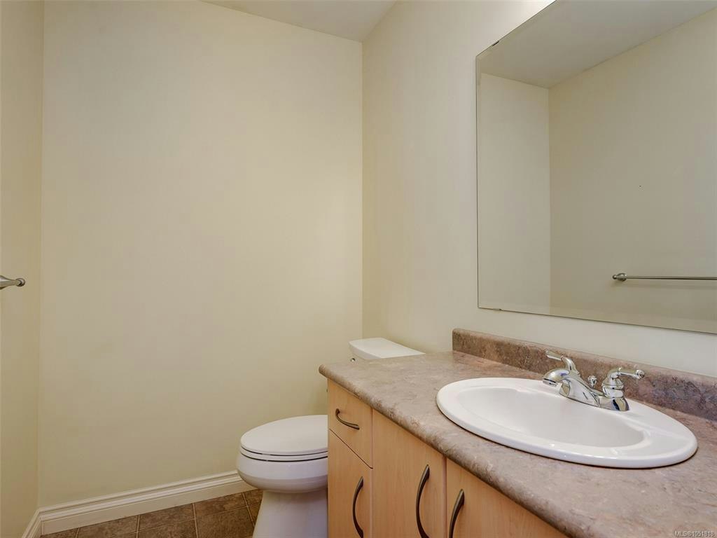 809 Rogers Way, Saanich, BC, V8X 5L1 - 18
