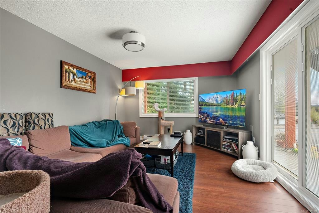 4086 Quadra Street - 5