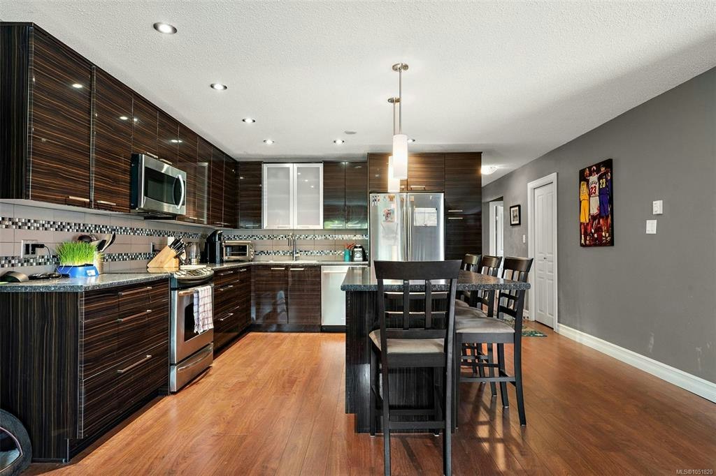 4086 Quadra Street - 4