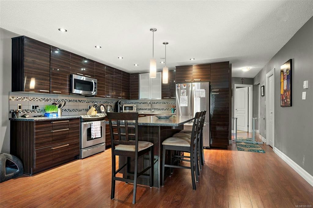 4086 Quadra Street - 3