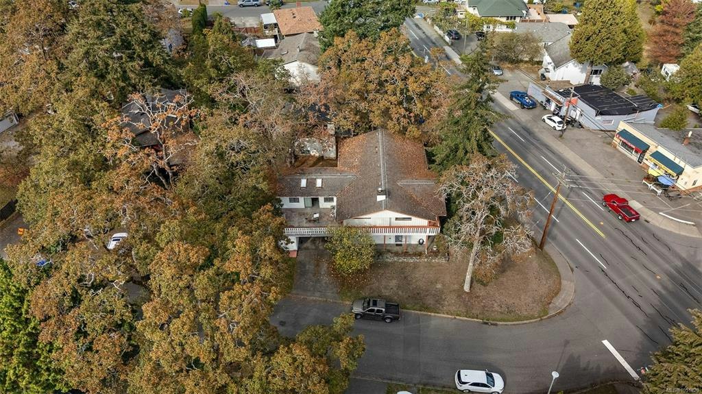 4086 Quadra Street - 2