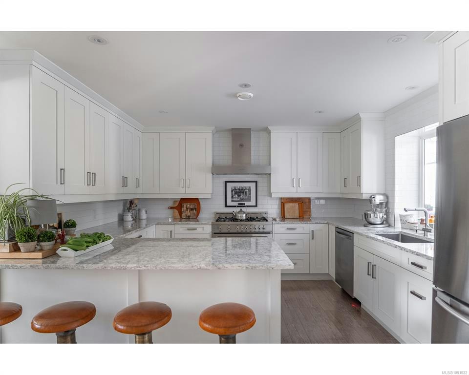 1045 Ravensbourne Lane, Qualicum Beach, BC, V9K 1N1