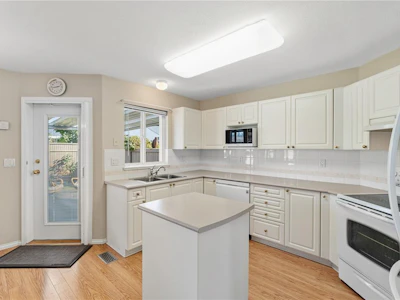 568 Hampstead Street - 3