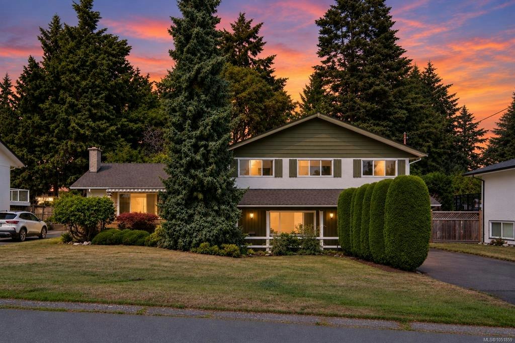2045 San Rafael Crescent, Saanich, BC, V8N 2H7