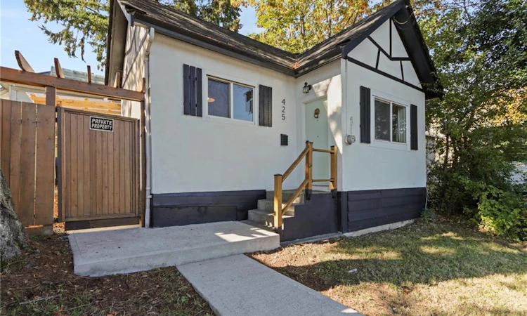 425 Stewart Avenue