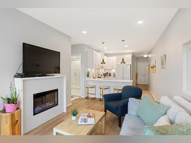 303-2348 Beacon Avenue, Sidney, BC, V8L 1X3 - 5