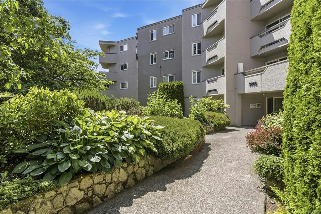 206-3800 Quadra Street, Saanich, BC, V8X 1H8