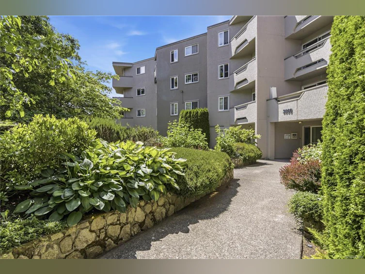 206-3800 Quadra Street, Saanich, BC, V8X 1H8