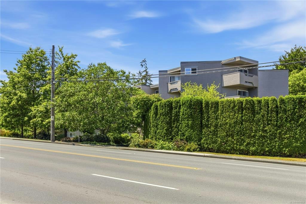 206-3800 Quadra Street, Saanich, BC, V8X 1H8 - 24
