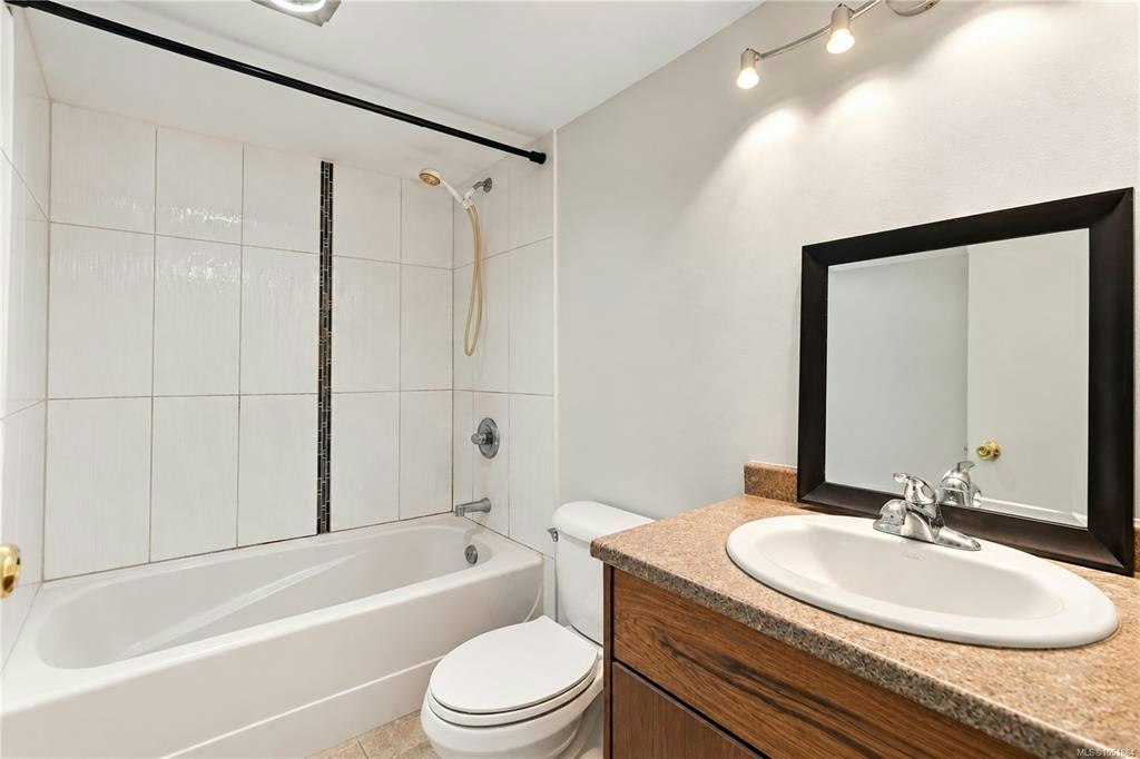 206-3800 Quadra Street, Saanich, BC, V8X 1H8 - 16