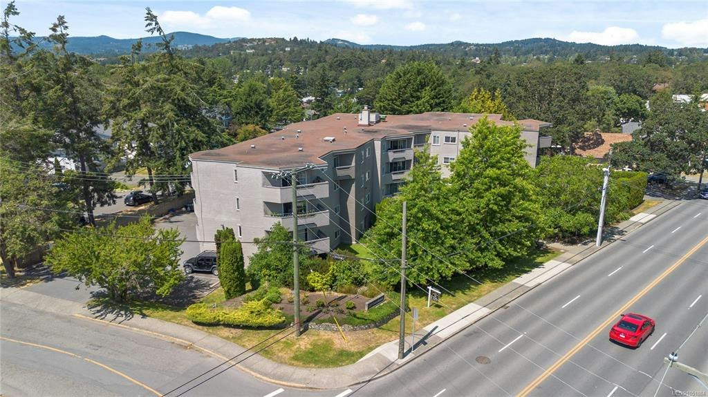 206-3800 Quadra Street, Saanich, BC, V8X 1H8 - 29
