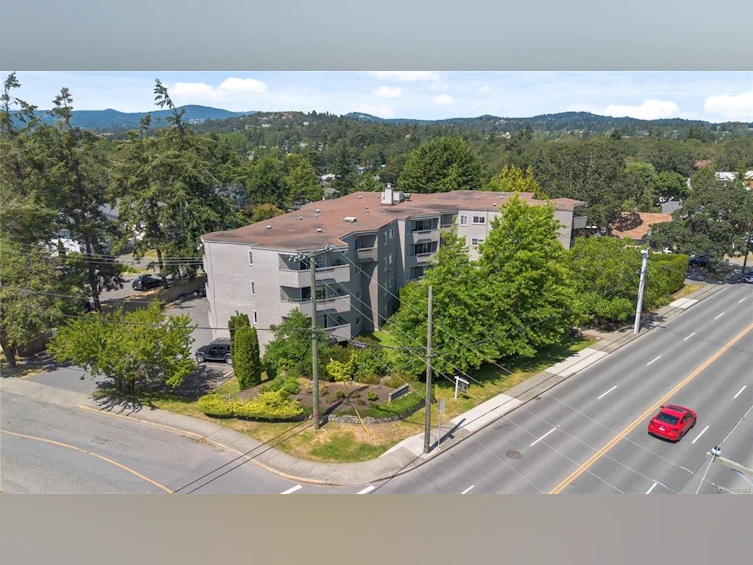 206-3800 Quadra Street, Saanich, BC, V8X 1H8 - 29