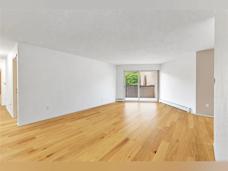 206-3800 Quadra Street, Saanich, BC, V8X 1H8 - 3