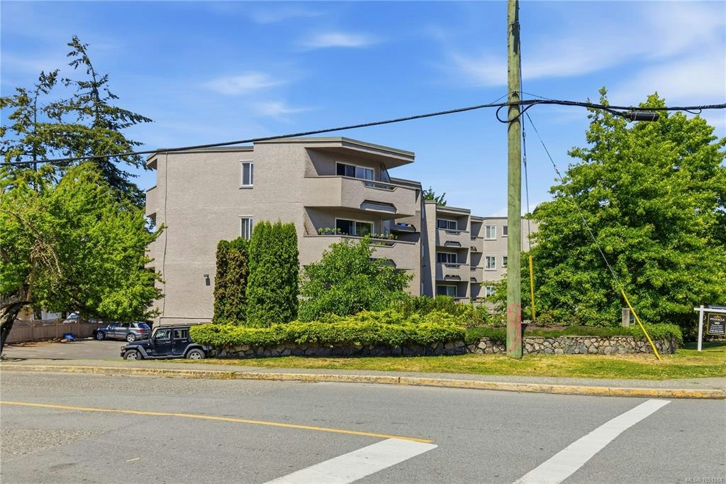 206-3800 Quadra Street, Saanich, BC, V8X 1H8 - 25
