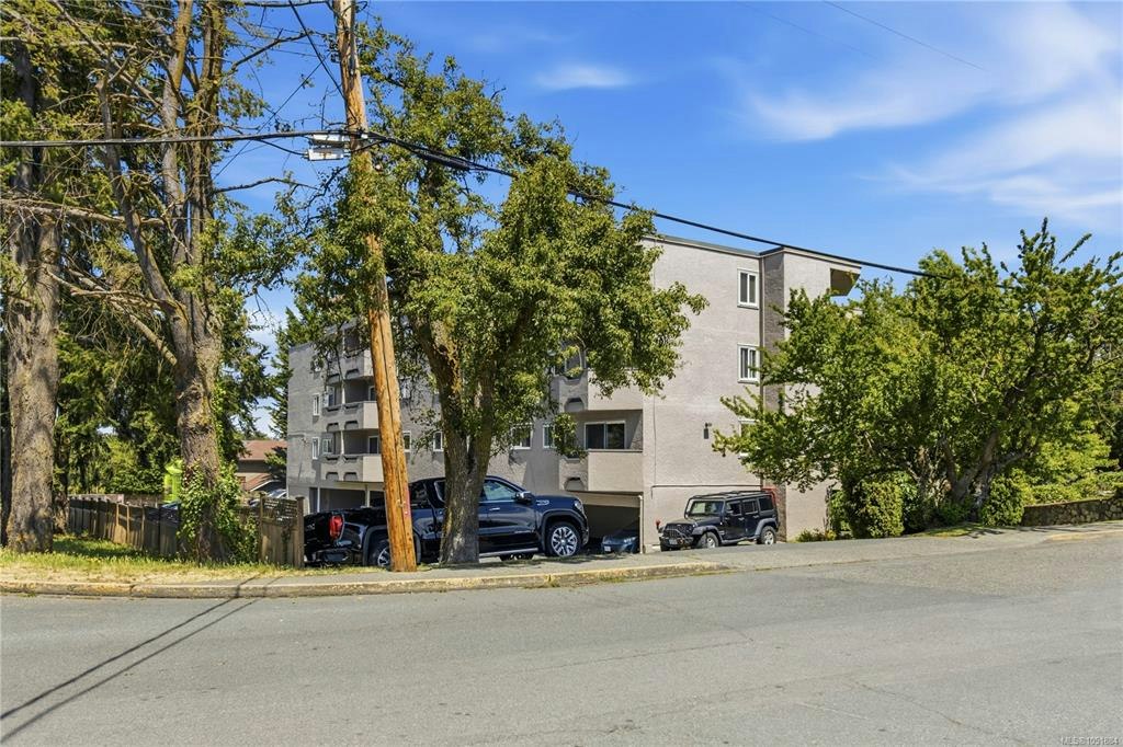 206-3800 Quadra Street, Saanich, BC, V8X 1H8 - 23