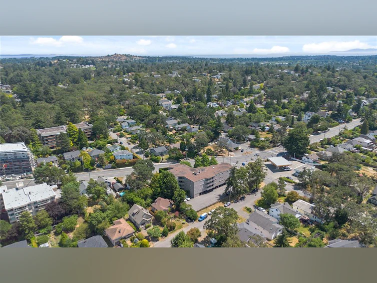 206-3800 Quadra Street, Saanich, BC, V8X 1H8 - 33