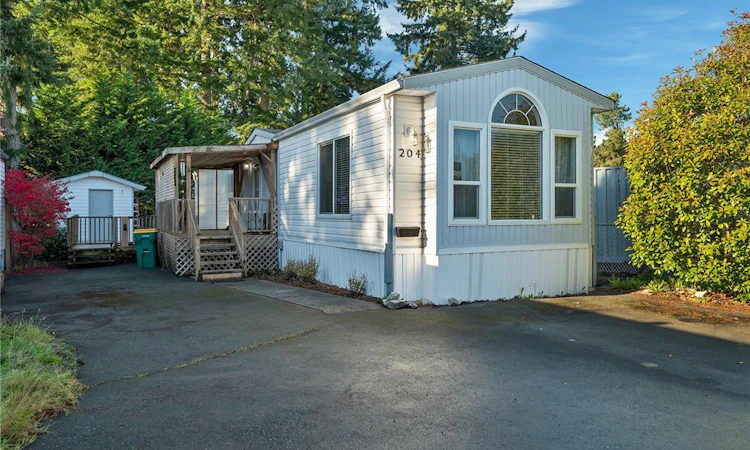 204-3120 Island Highway