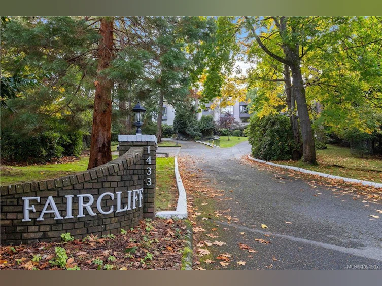 416-1433 Faircliff Lane, Victoria, BC, V8S 3J6 - 35