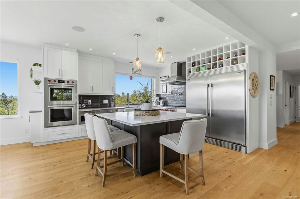 B-3960 Cedar Hill Road, Saanich, BC, V8N 3B8