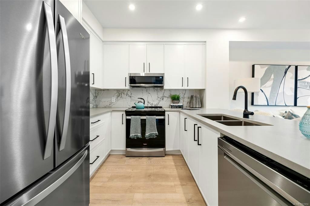 109-1371 Goldstream Avenue - 5