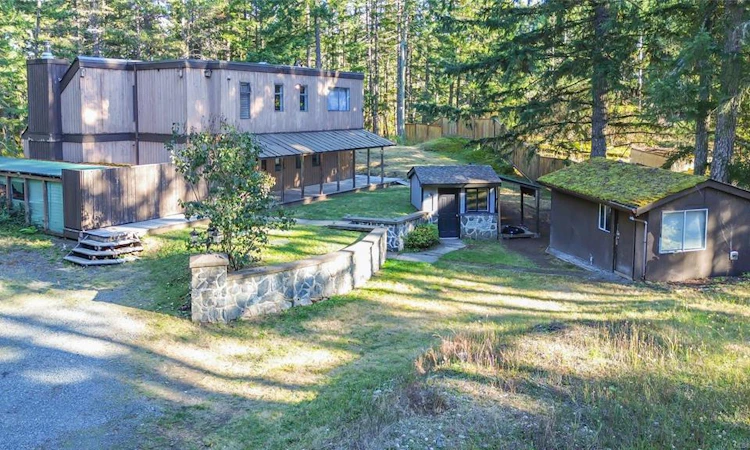 821 Ebadora Lane