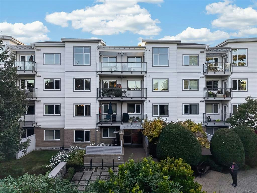 306-4394 West Saanich Road, Saanich, BC, V8Z 0B5