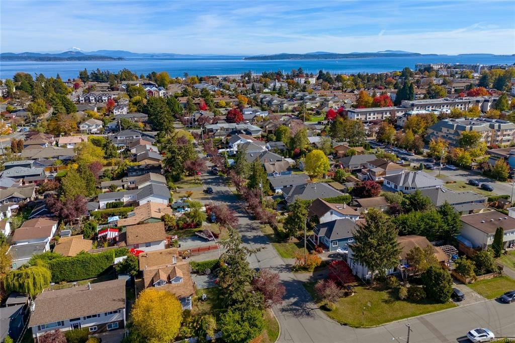 2279 Bradford Avenue, Sidney, BC, V8L 2C9 - 30