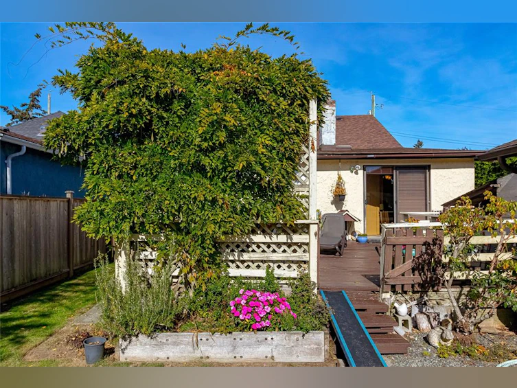 2279 Bradford Avenue, Sidney, BC, V8L 2C9 - 18