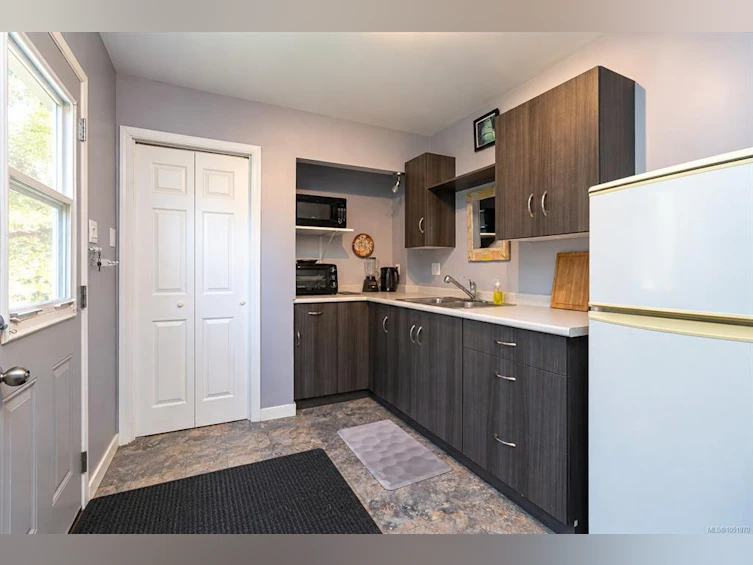2279 Bradford Avenue, Sidney, BC, V8L 2C9 - 22