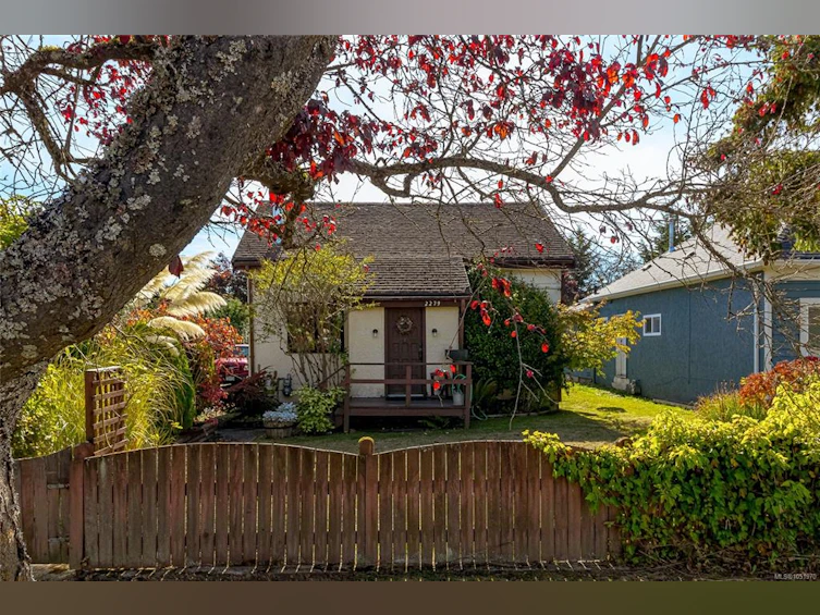 2279 Bradford Avenue, Sidney, BC, V8L 2C9
