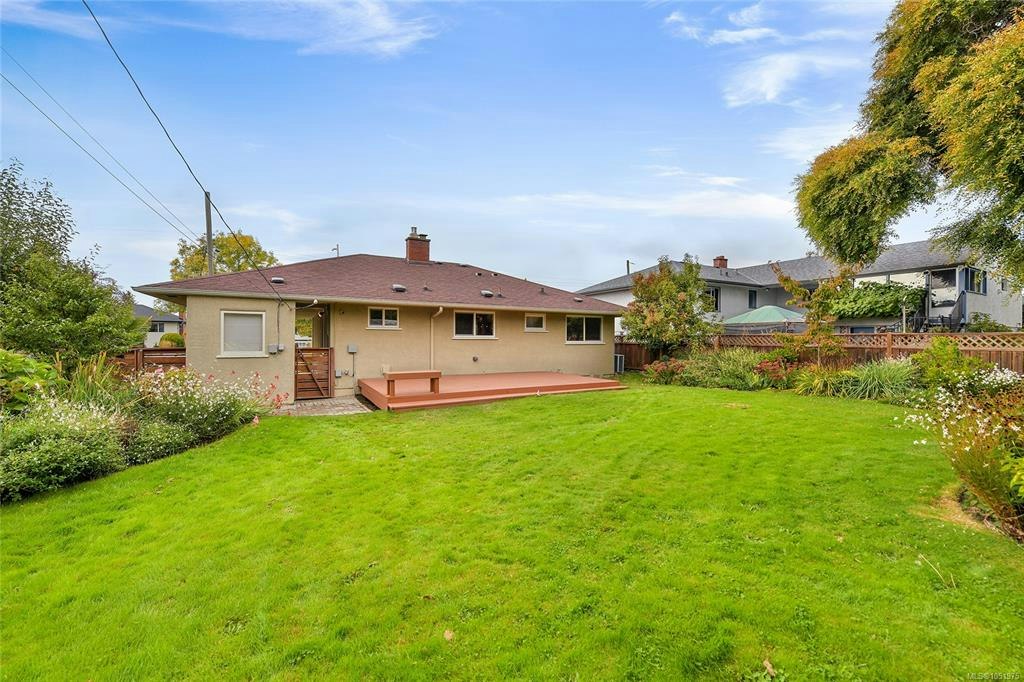 3213 Aldridge Street, Saanich, BC, V8P 4L7 - 23