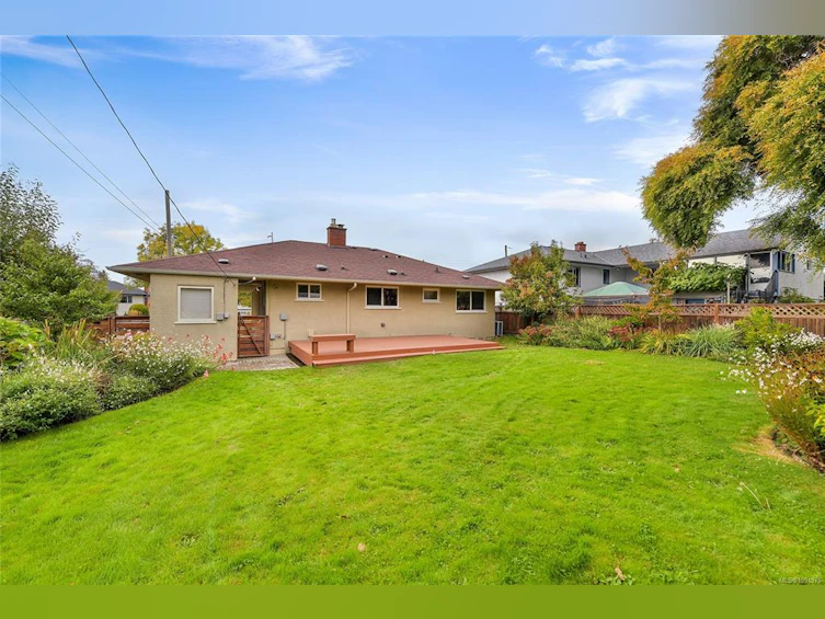 3213 Aldridge Street, Saanich, BC, V8P 4L7 - 23