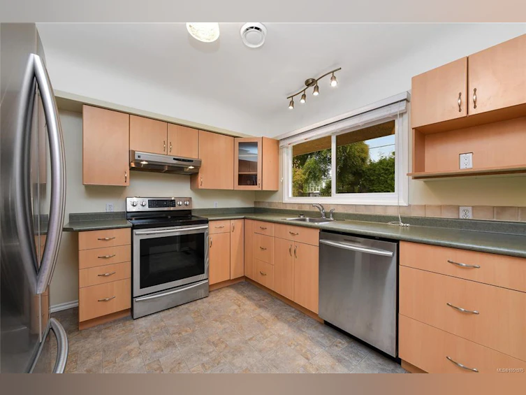 3213 Aldridge Street, Saanich, BC, V8P 4L7 - 9
