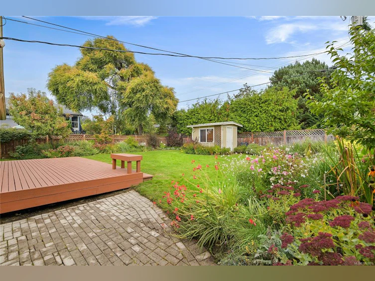 3213 Aldridge Street, Saanich, BC, V8P 4L7 - 20