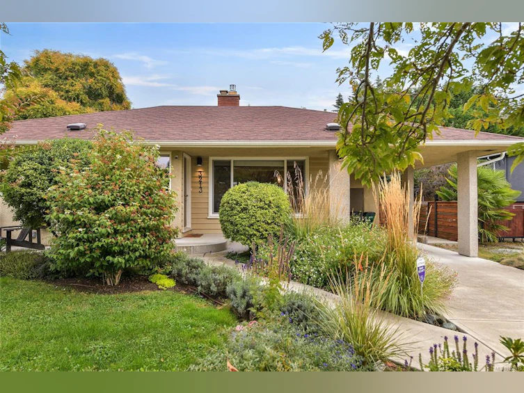3213 Aldridge Street, Saanich, BC, V8P 4L7