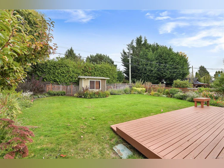 3213 Aldridge Street, Saanich, BC, V8P 4L7 - 21